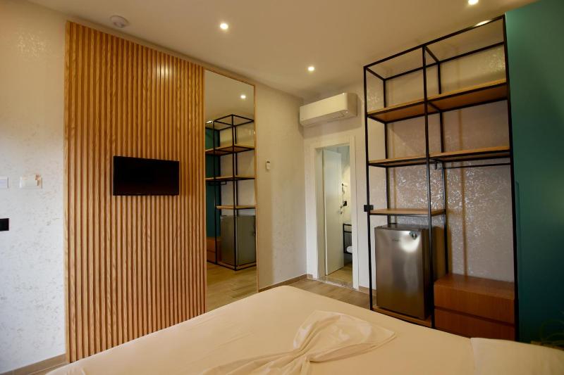 Deluxe Double Room with Balcony and Sea View image 4