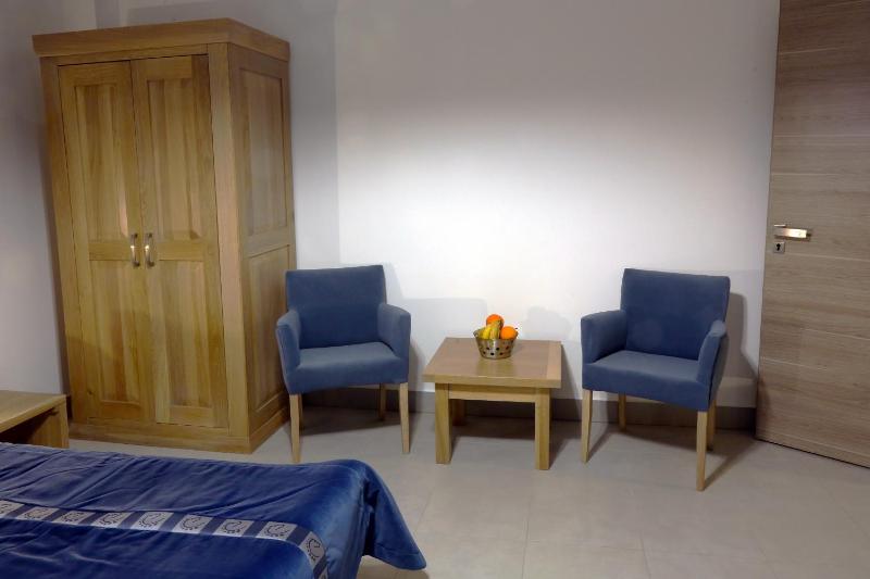 Quadruple Room image 4