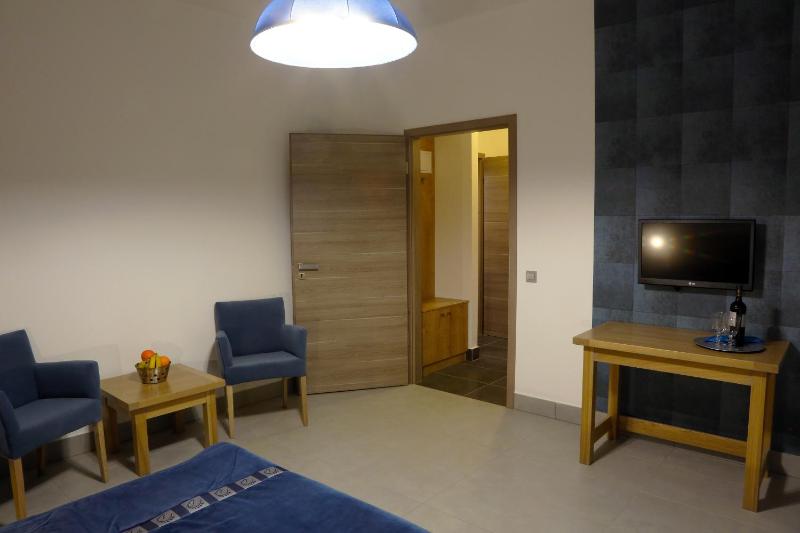 Quadruple Room image 2