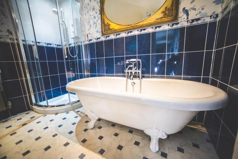 King Suite image 2