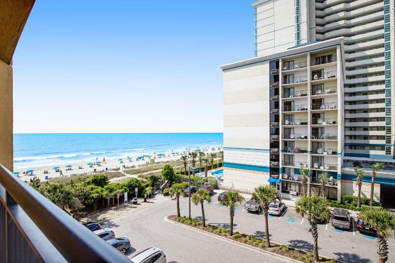 One-Bedroom Suite with Partial Sea View image 2