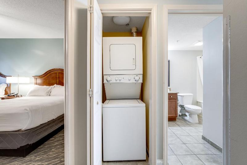 One-Bedroom Suite - Ocean Front  image 3