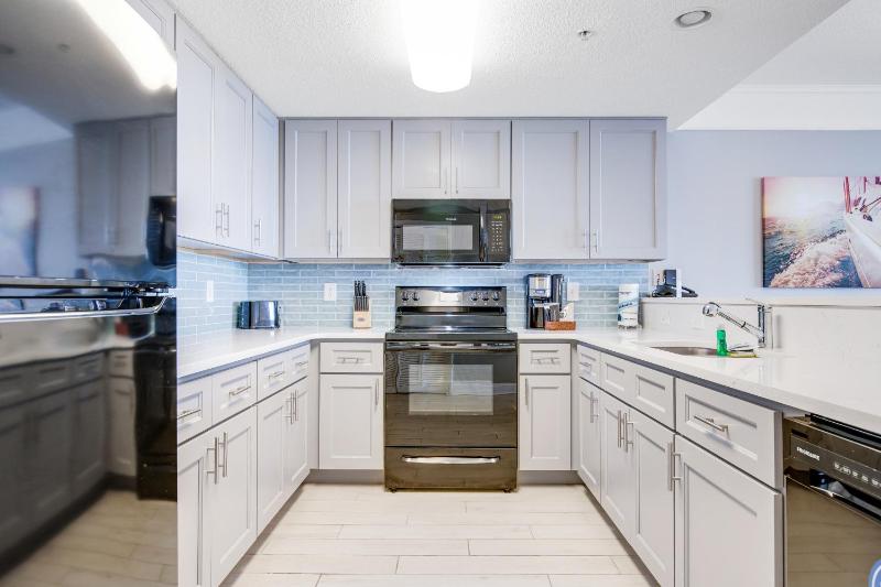 Two-Bedroom Suite - Ocean Front image 2