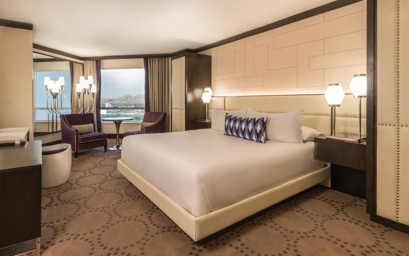 Valley Tower Executive Suite, 1 King Bed, Non-Smoking