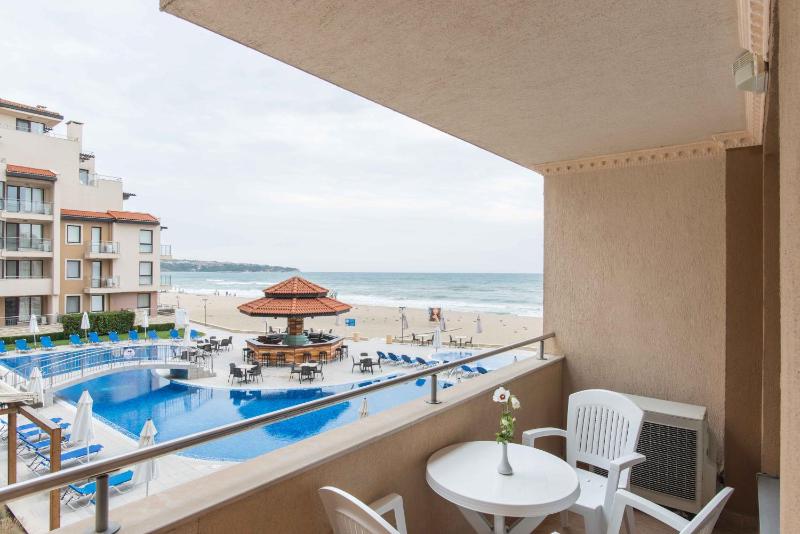 One-Bedroom Apartment with Pool View  (3 Adults) image 1