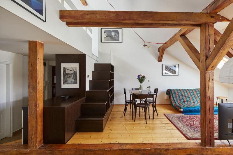 Prague Days - Open-plan Duplex with Corner Bath and Smart TV in Vinohrady - image 1