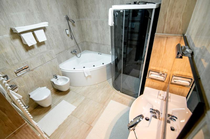 Family Suite with Balcony image 3