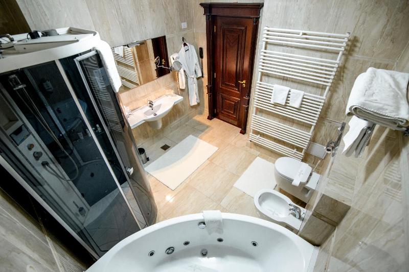 Family Suite with Balcony image 4