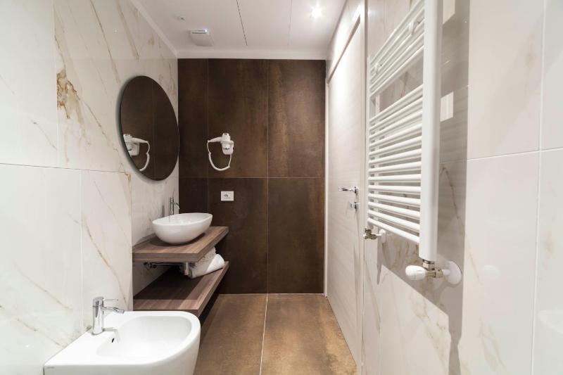 Junior Suite image 2