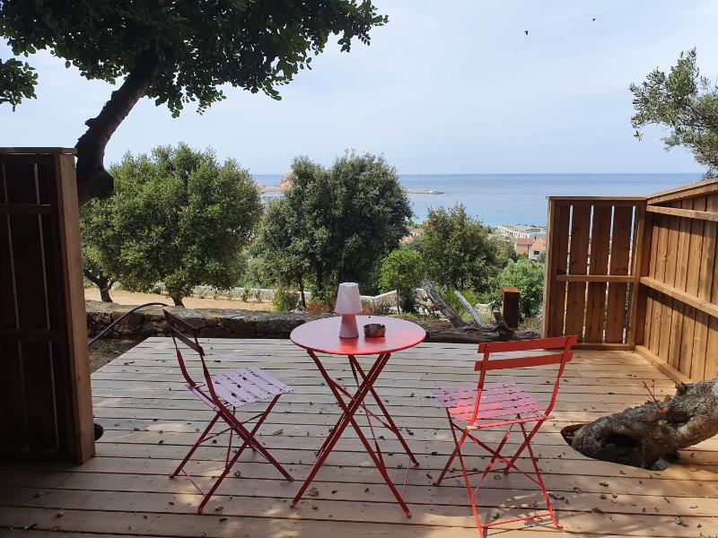 Superior Twin Room with Street View and Sea View image 1