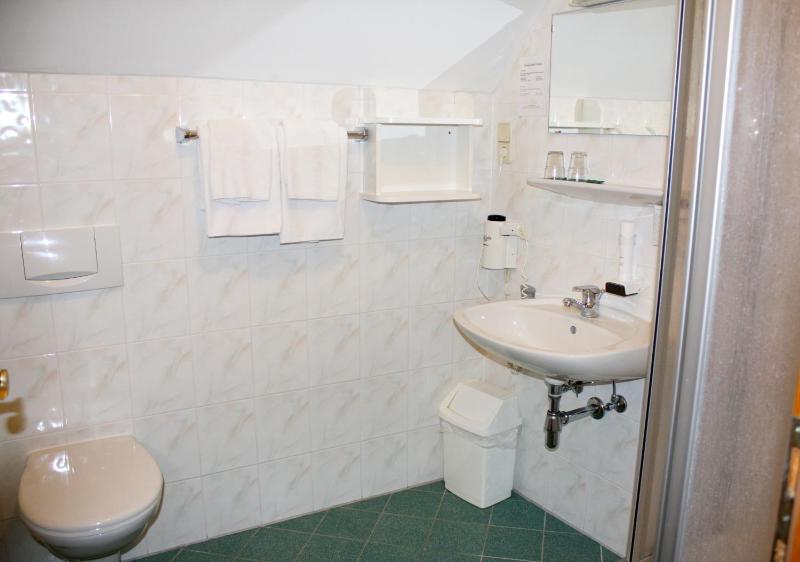 Standard Double Room image 3