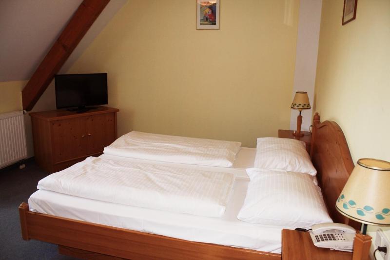 Standard Double Room image 4