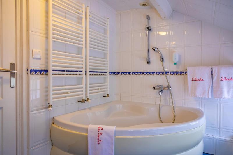 Standard Suite image 2