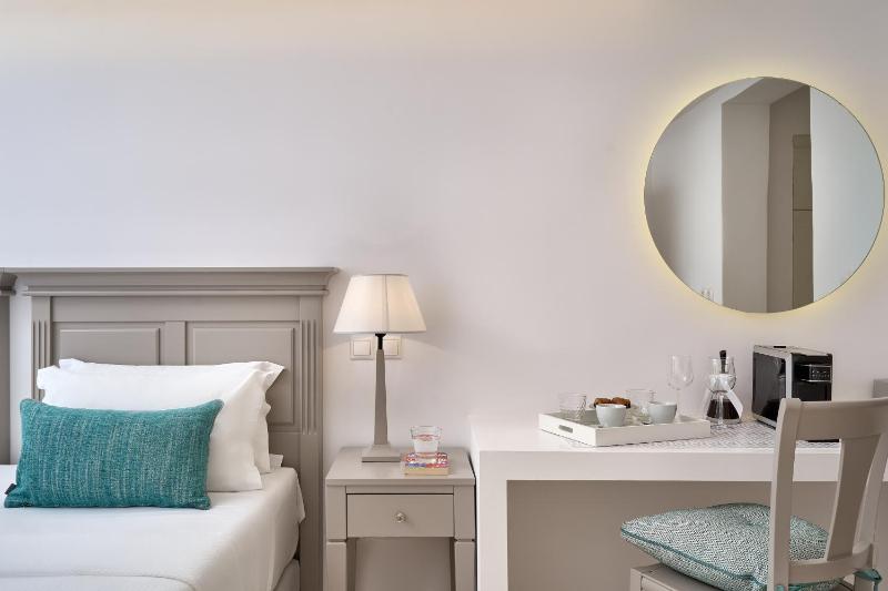 Standard Double Room with Pool View image 2