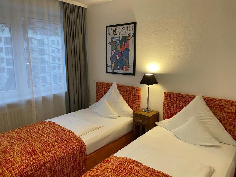Double Room image 2