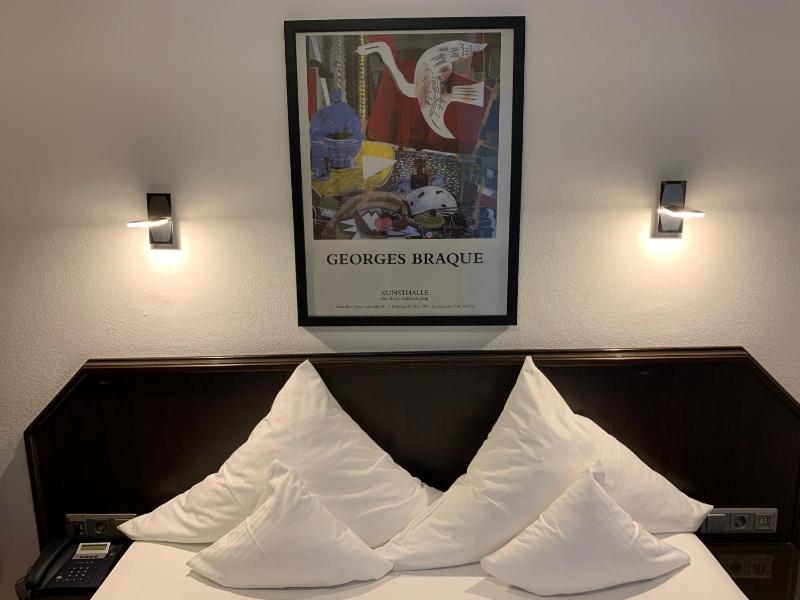 Comfort Single Room image 4