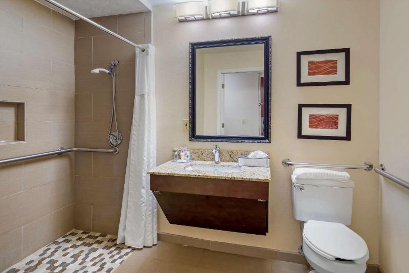 Queen Room with Two Queen Beds - Accessible/Non-Smoking  image 2