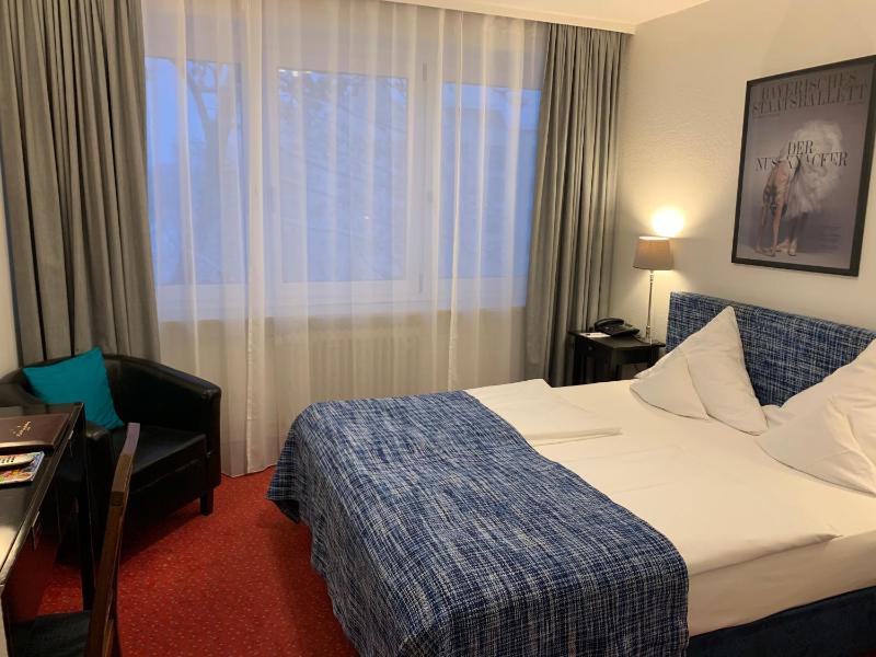 Double Room image 1