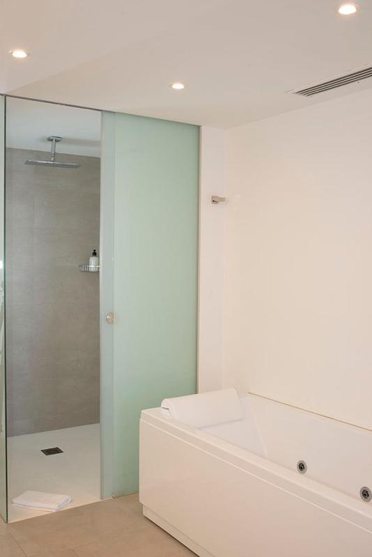 Superior Two-Bedroom Apartment image 3