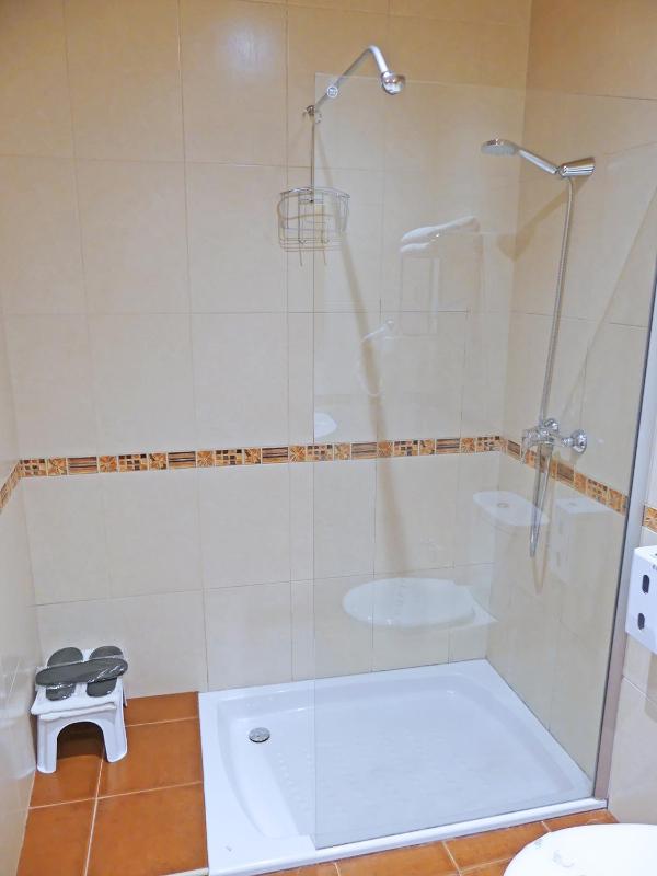 Triple Room with Pool View image 3