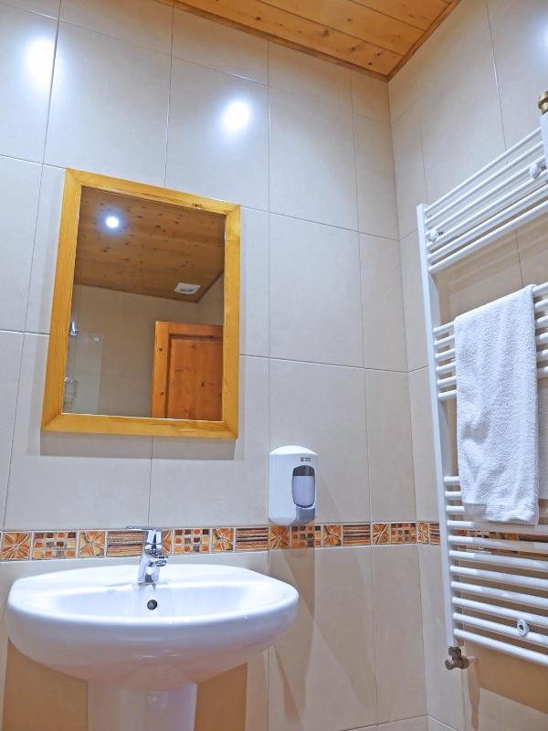 Triple Room with Pool View image 4