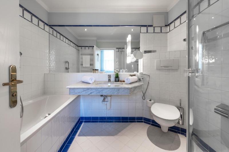 Superior Double Room image 4