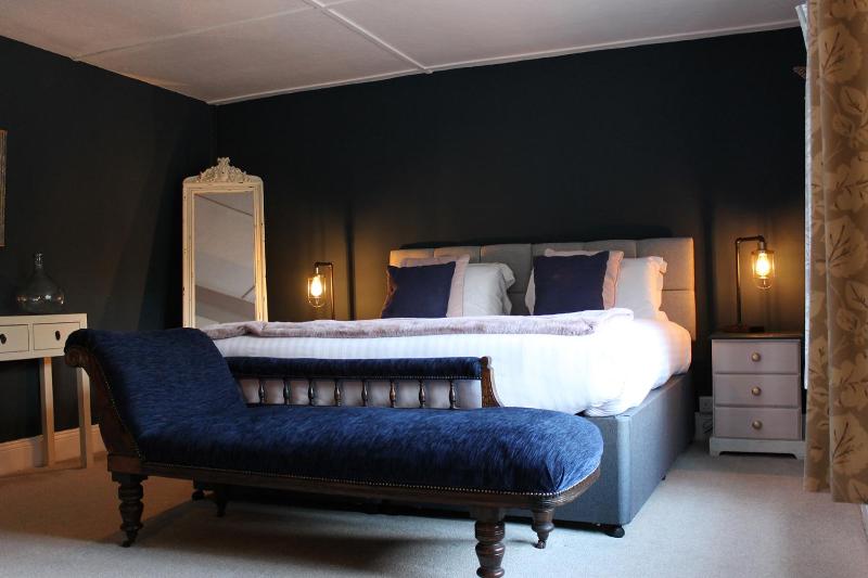 Deluxe Double or Twin Room image 1