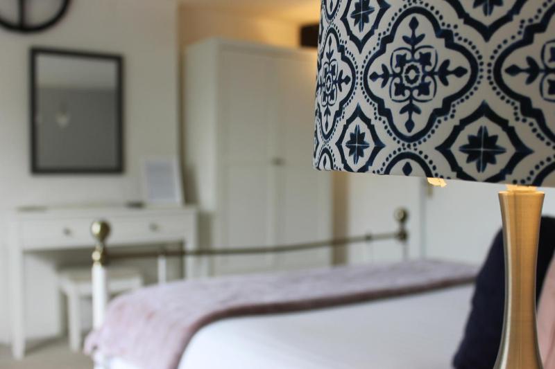 Deluxe King Room image 4