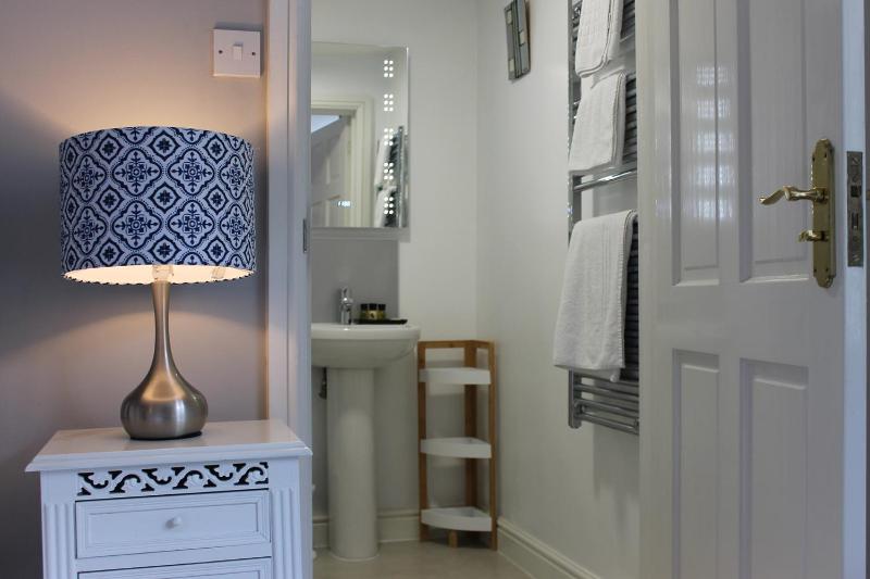 Deluxe King Room image 2