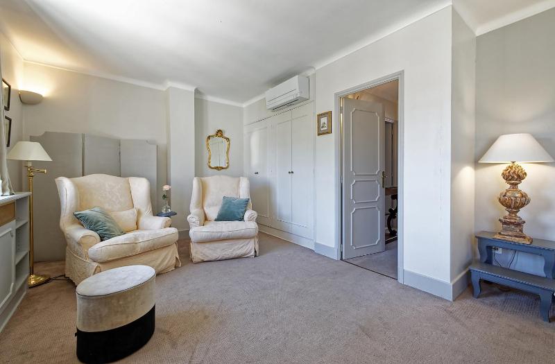Deluxe Suite image 3
