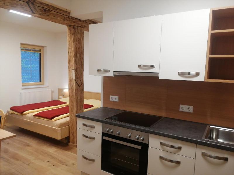 Studio Apartment with Balcony image 4