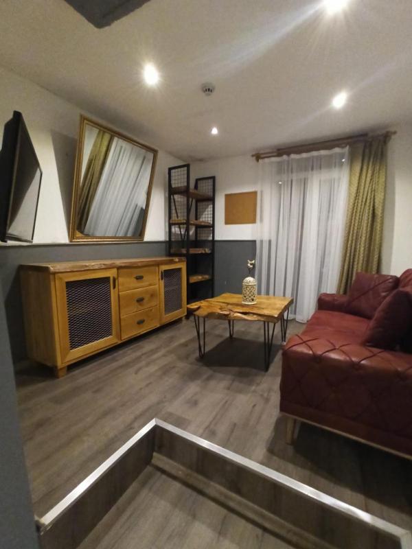 Studio with Balcony image 4