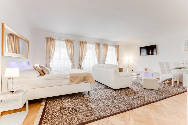 Charles Bridge Royal Apartments - Castle District - image 11