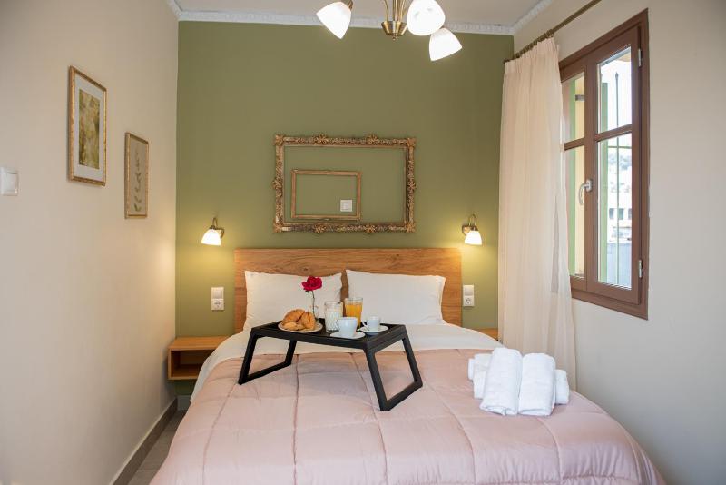 Deluxe Double Room with Balcony image 4