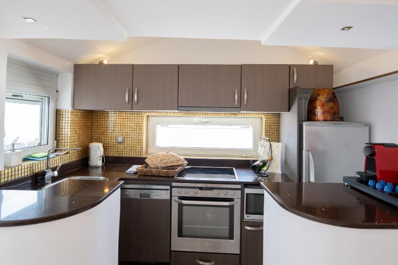 Hyperion Oia Suites - image 33