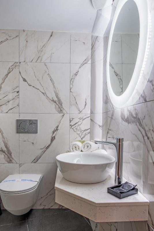 Single Room with Balcony image 3