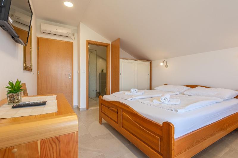 Triple Room image 4