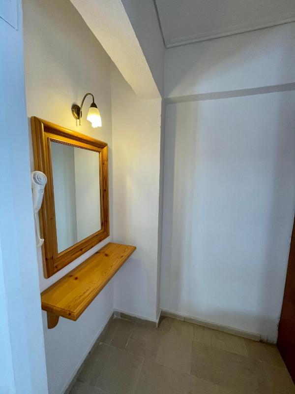 Family Room image 3