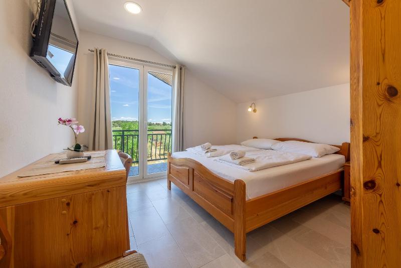 Double Room with Balcony image 4