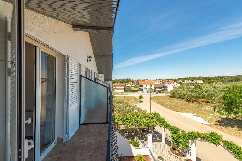 Double Room with Balcony image 3