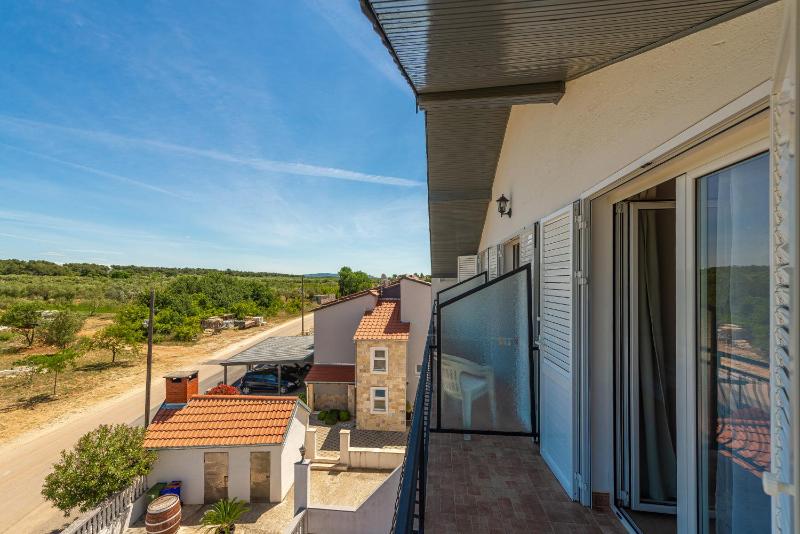 Double Room with Balcony image 2
