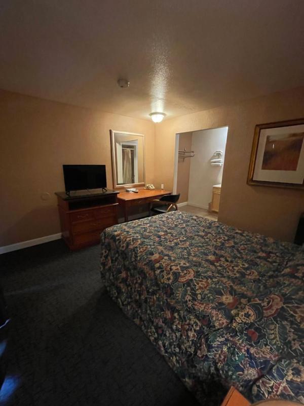 Standard Double Room image 2