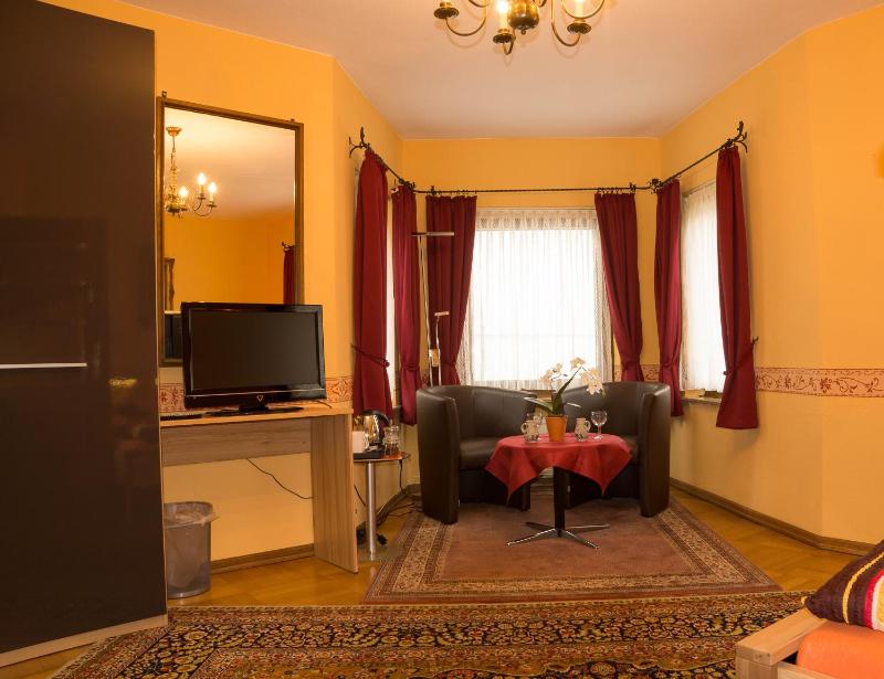 Large Double Room image 1