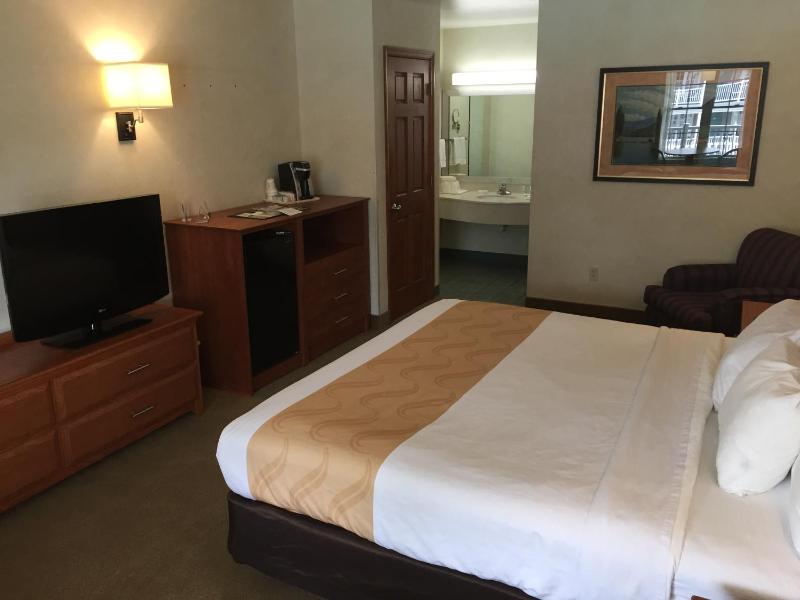 King Room - Non-Smoking image 3