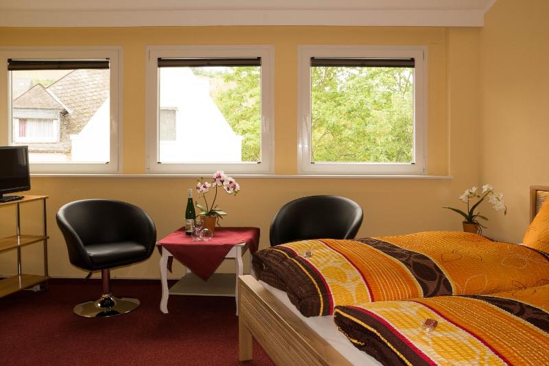 Large Double Room image 3
