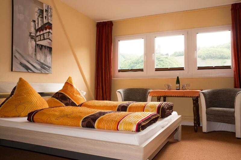 Standard Double Room image 4