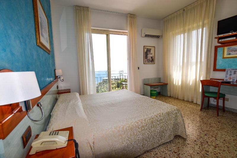 Double or Twin Room with Balcony and Sea View image 4