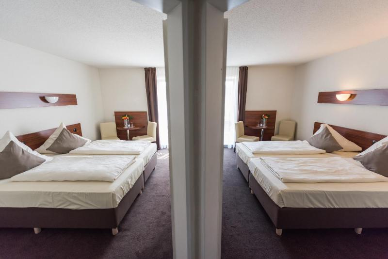 Quadruple Room image 4