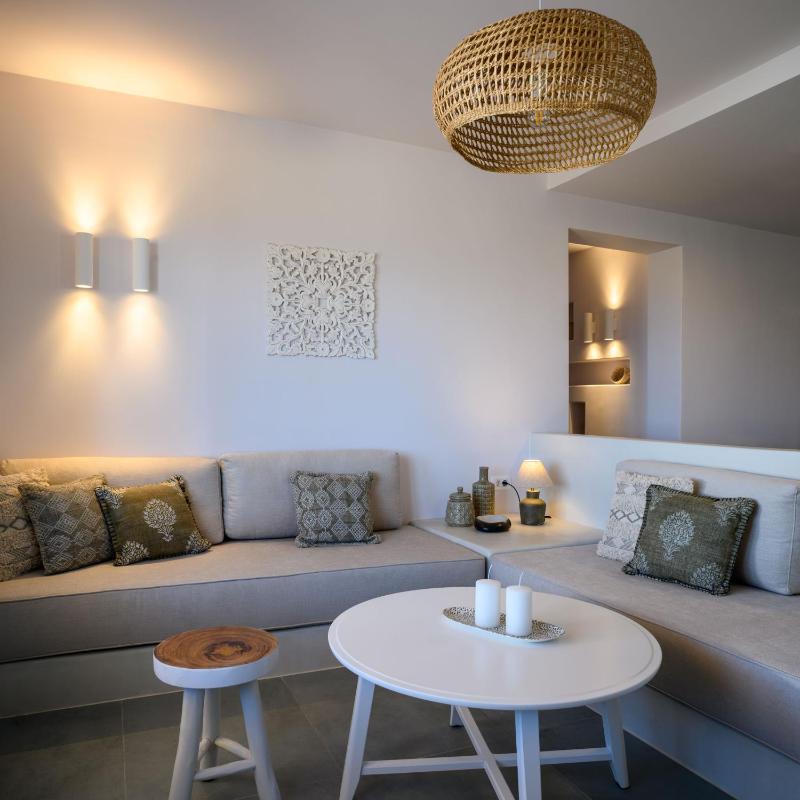 Caldera View Suite with Outdoor Hot Tub image 4