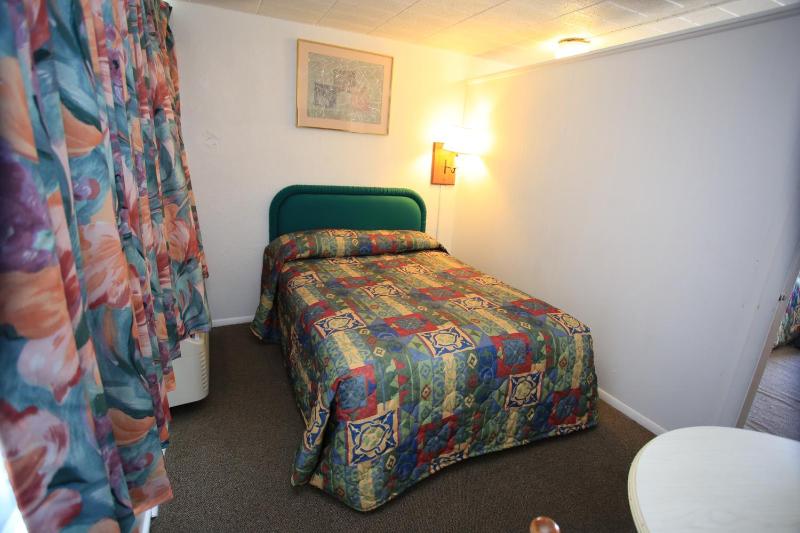 Two Double Beds with Balcony/Kitchette image 2